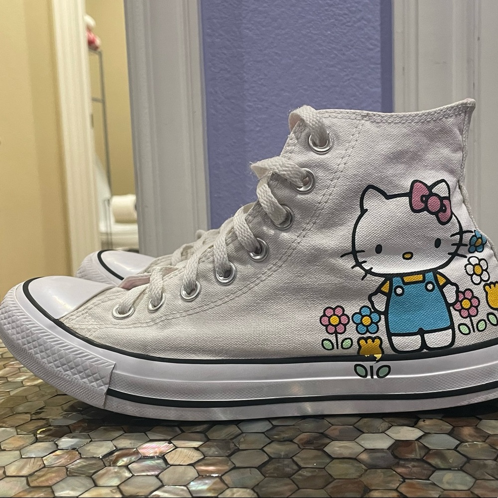Hello Kitty Converse